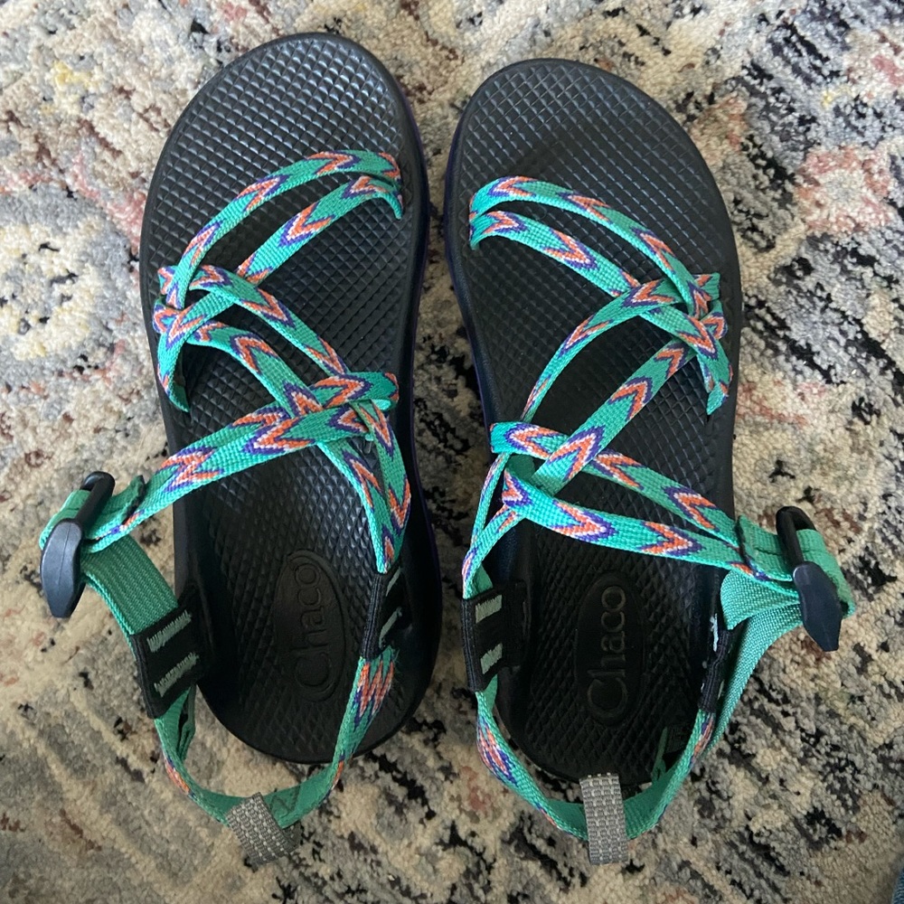 womens size 6 chaco sandals